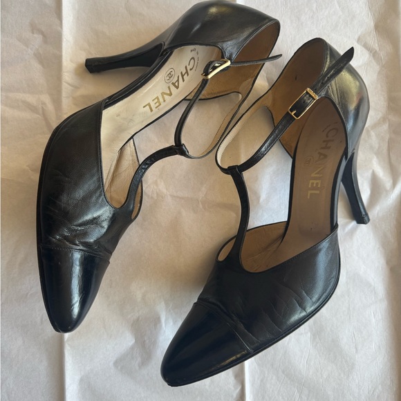 CHANEL T-strap Black Leather Heels with Pointed Toe and Glossy Finish - Picture 2 of 8